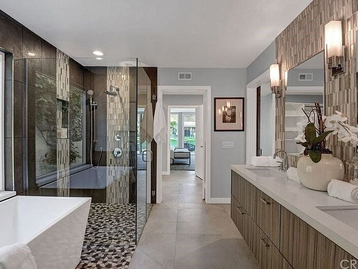 palm desert bathroom